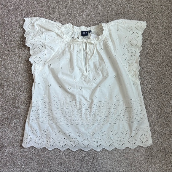 GAP Tops - NWT Gap Women’s White Eyelet Flutter Sleeve Boho Blouse Size Extra Small